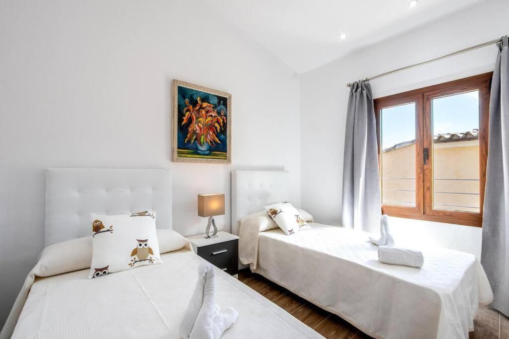 Superb House 200m From The Center Of By Renthousing Ferienhaus *