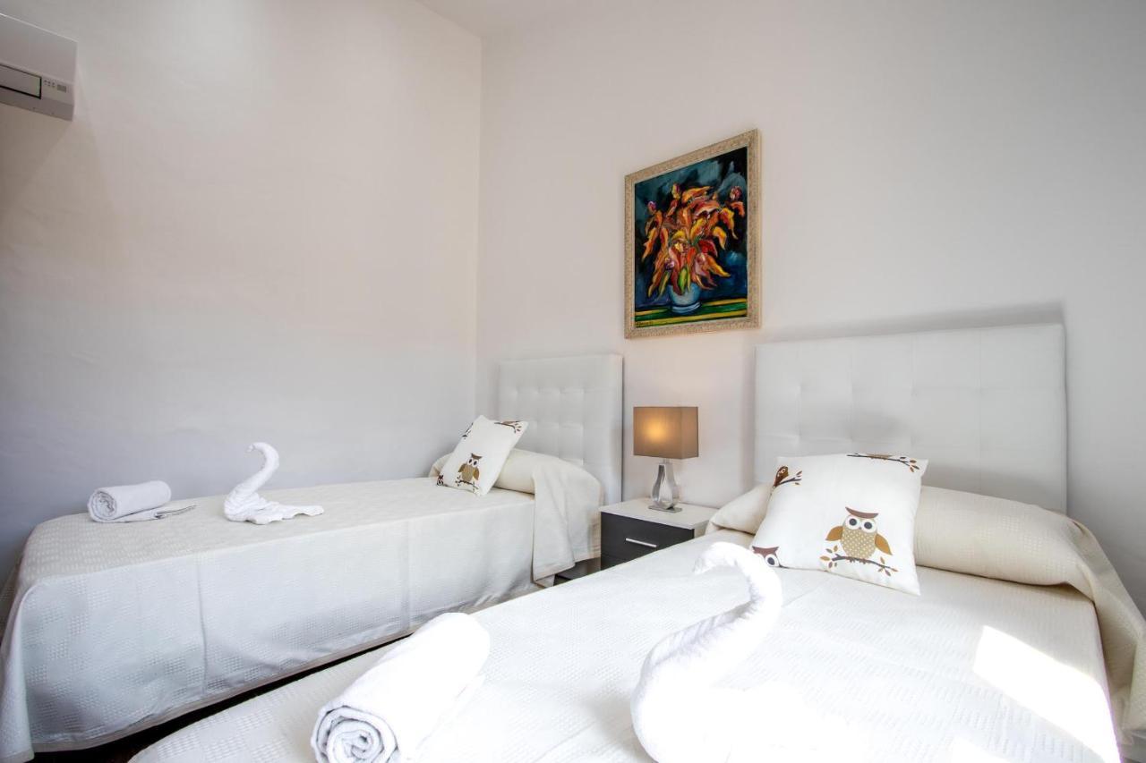 Ferienhaus Superb House 200m From The Center Of By Renthousing *