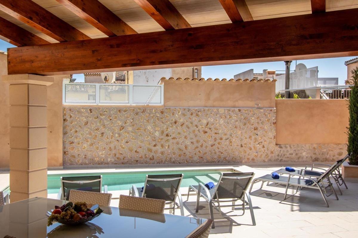 Ferienhaus Superb House 200m From The Center Of By Renthousing