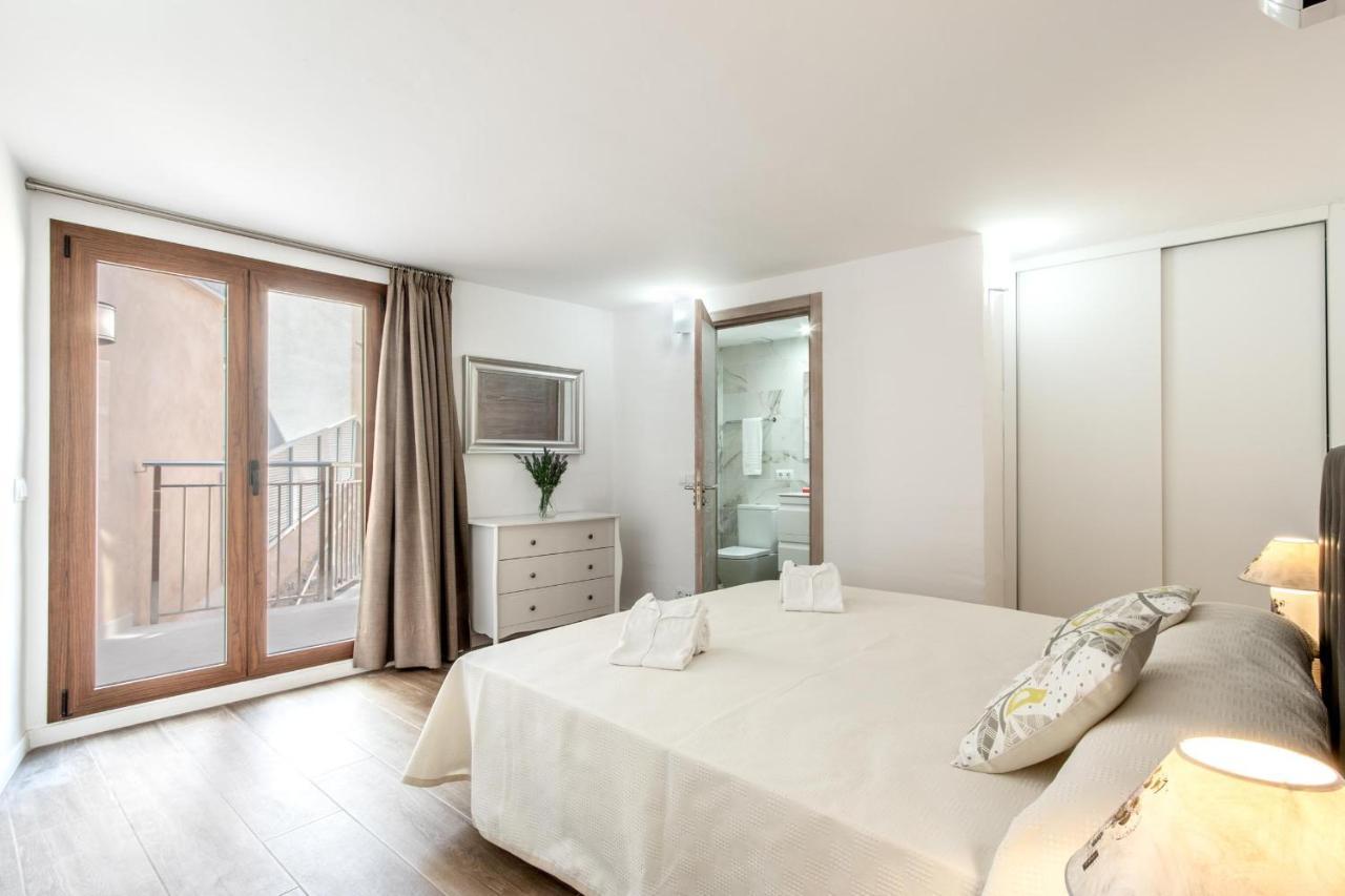 Ferienhaus Superb House 200m From The Center Of By Renthousing
