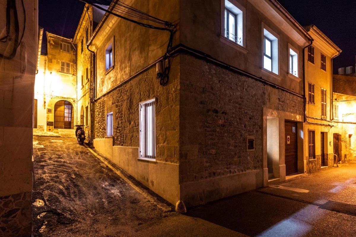 Superb House 200m From The Center Of By Renthousing Ferienhaus