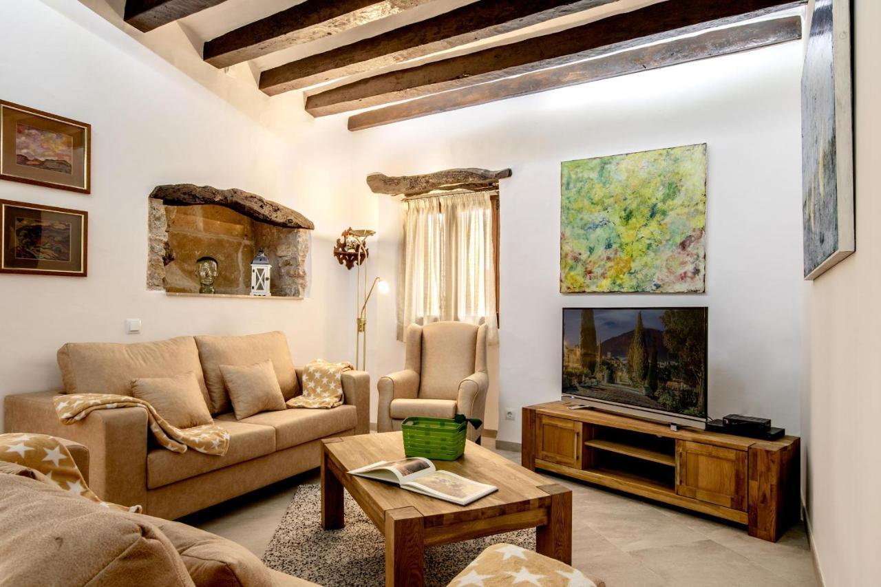 Ferienhaus Superb House 200m From The Center Of By Renthousing