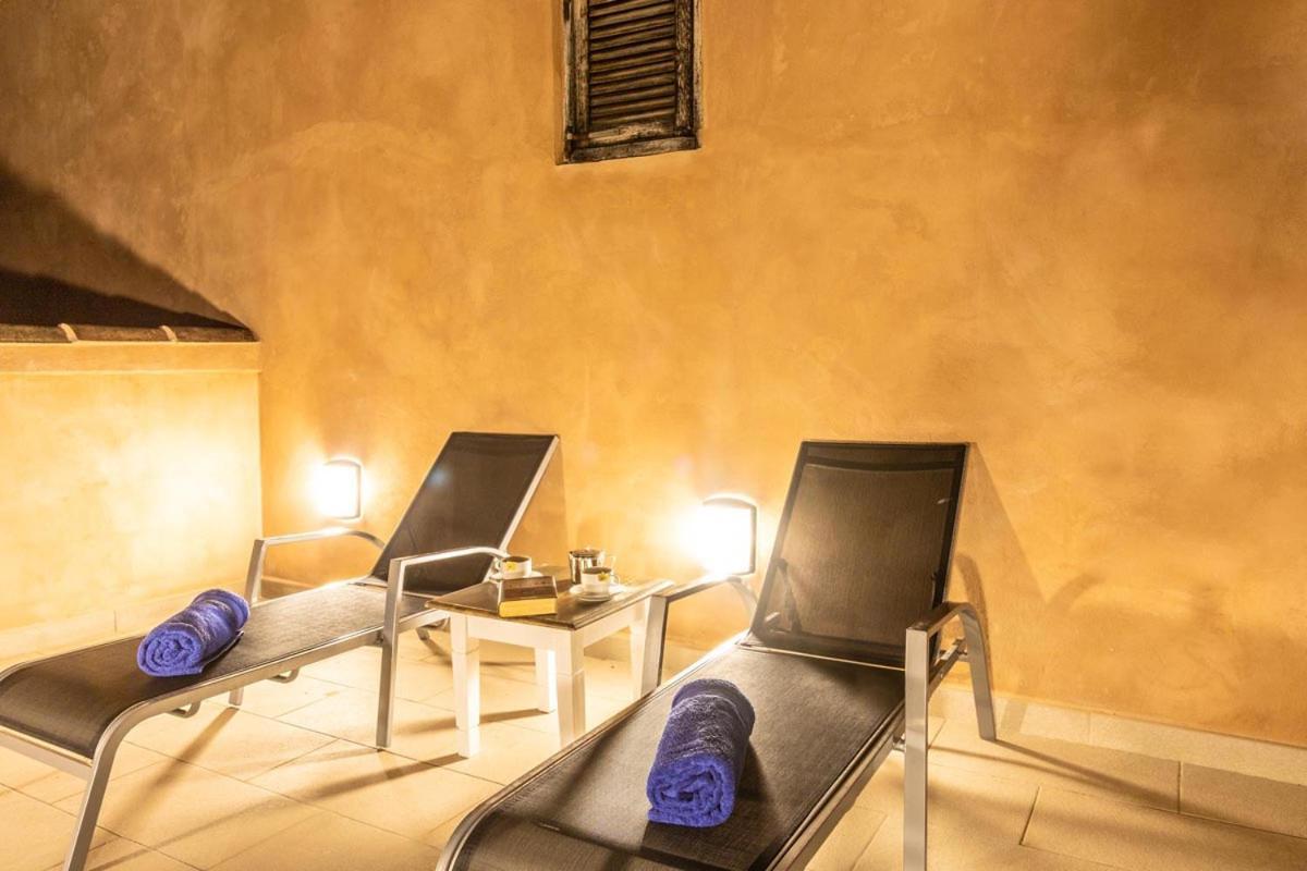 Ferienhaus Superb House 200m From The Center Of By Renthousing