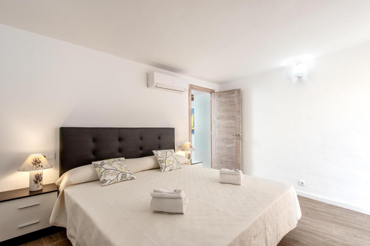 Superb House 200m From The Center Of By Renthousing Ferienhaus
