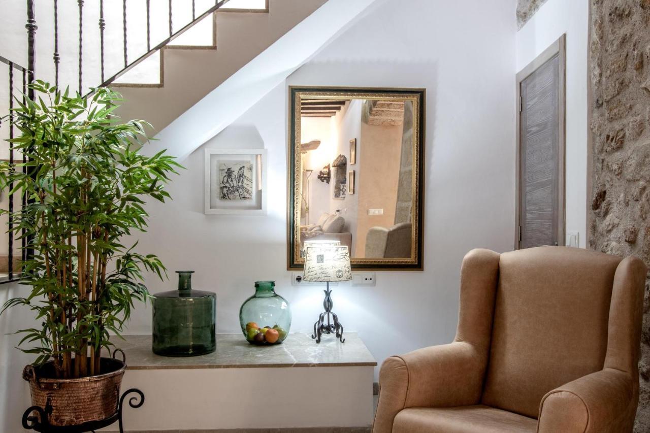 Superb House 200m From The Center Of By Renthousing Ferienhaus