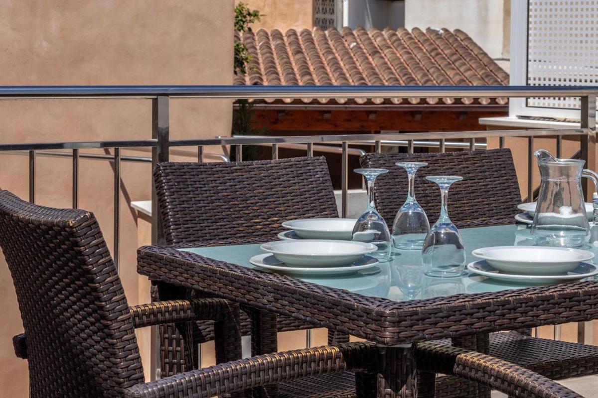 Superb House 200m From The Center Of By Renthousing Ferienhaus