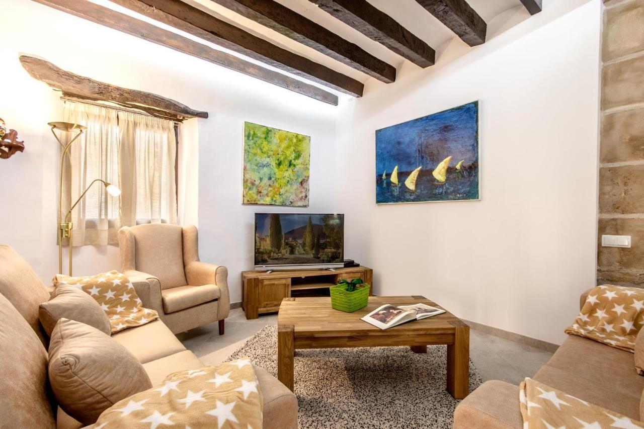 Ferienhaus Superb House 200m From The Center Of By Renthousing